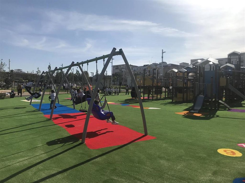 Niños asisten a la inaguración del parque 'Ciudad de la Infancia' de Merida.