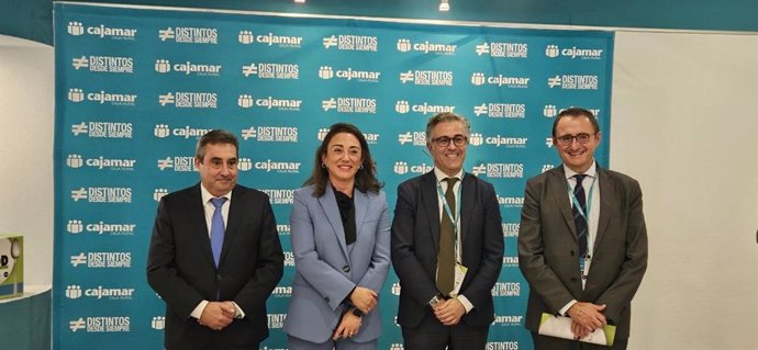 La Consejera De Agricultura, Ganadería Y Desarrollo Rural, María González Corral, Junto Al Director De Negocio De Cajamar, Jesús Acebes, En El Foro We Food Sobre Tendencias En Alimentación De Cajamar