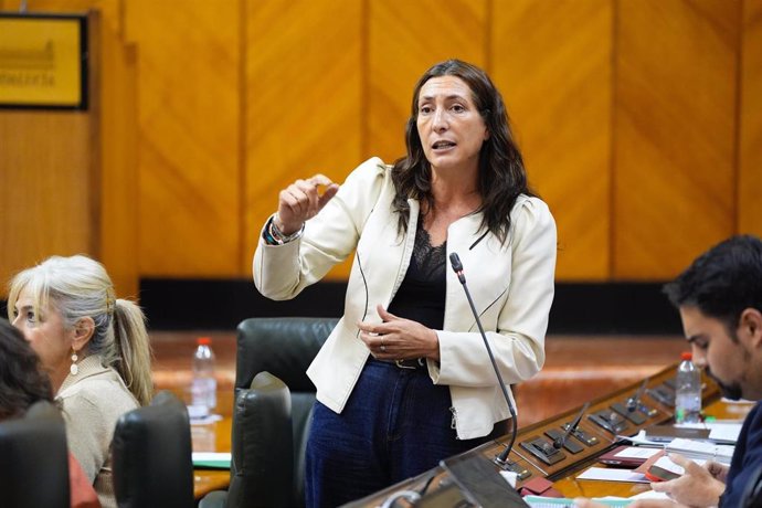 La Consejera De Inclusión Social, Juventud, Familia E Igualdad, Loles López, En La Sesión De Control Al Gobierno Andaluz En El Pleno Del Parlamento El 7 De Octubre De 2024.