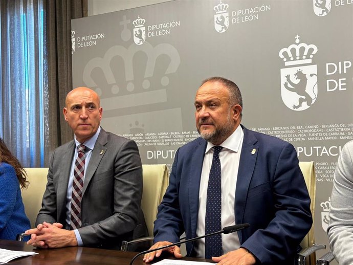 Diez (I) y Álvarez Ciurel durante la rueda de prensa.