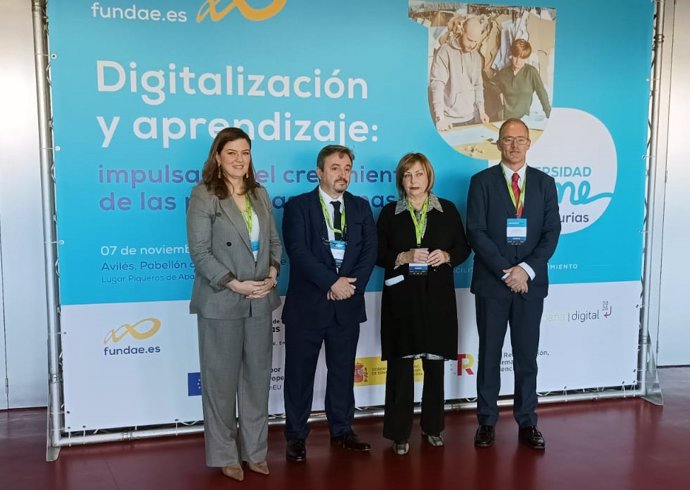 La directora gerente del Sepepa, Begoña López; el director gerente de Fundae, Antonio de Luis; la alcaldesa de Avilés, Mariví Monteserín; y el director general de Empresas, Ignacio Iglesias.