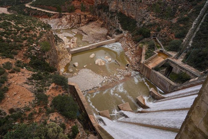 Embalse de Forata, a 7 de noviembre de 2024, en Yátova, Valencia, Comunidad Valenciana (España).