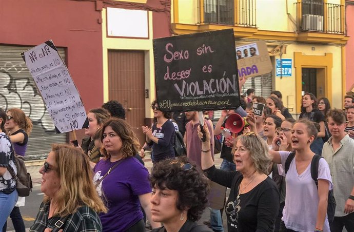 Archivo - Manifestación contra la sentencia de 'La Manada' en Sevilla