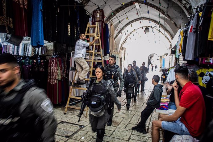 Archivo - Militares israelíes por las calles de Jerusalén