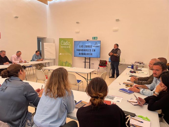 Personal público de la Diputación de Cádiz en un curso formativo sobre 'Planificación urbana aplicada a la gestión del agua en el municipio'.