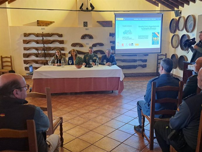 La Guardia Civil presenta en Baena el Plan de Seguridad a desarrollar durante la campaña agrícola 2024/2025.