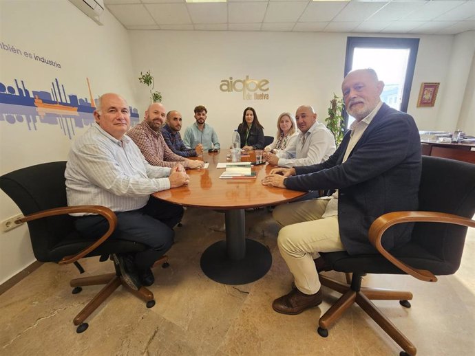 Reunión entre representantes de CSIF Huelva y la Aiqbe.