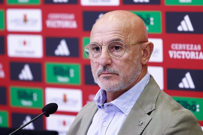 Archivo - Luis de la Fuente, head coach of Spain Team, attends his press conference to announce the list of summoned players ahead the UEFA Nations League football matches of Spain Team against Dinamarca and Serbia at Ciudad del Futbol on October 4, 2024,