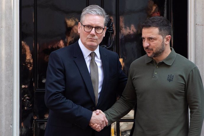 Archivo - July 19, 2024, London, England, United Kingdom: UK Prime Minister KEIR STARMER welcomes Ukrainian President VOLODYMYR ZELENSKY to Downing Street, where Zelensky will address an extraordinary meeting of the UK Cabinet. He becomes the first offici