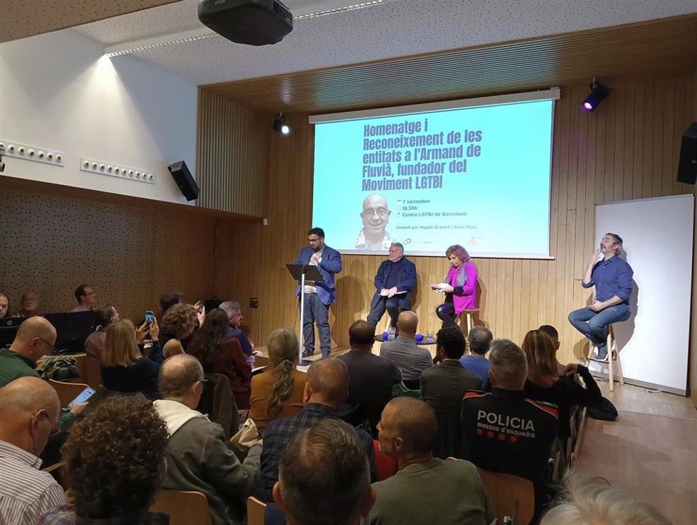 El movimiento LGTBI de Catalunya homenajea al activista Armand de Fluvi