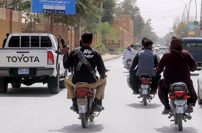 Archivo - September 26, 2023, Pakistan: QUETTA, PAKISTAN, SEP 26: Motorcyclists police soldiers patrolling around the city to .maintain law and order situation as security has been tighten ahead of the 12th Rabi-ul-Awwal .Eid Milad-un- Nabi, the birthday 