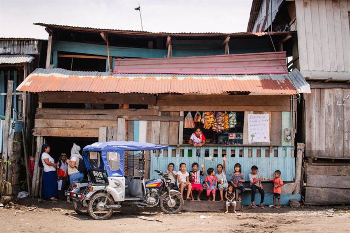 Niños en Iquitos (Perú), es una ciudad portuaria a orillas del río Amazonas.