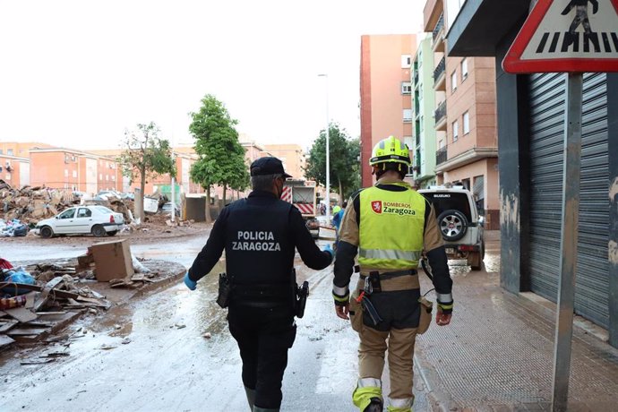 Parte del operativo de bomberos y Policía Local de Zaragoza desplazados a las zonas afectadas por la DANA