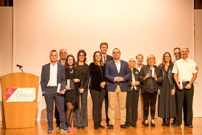 Foto de familia de los premiados.