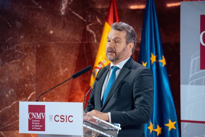 El presidente de la Comisión Nacional del Mercado de Valores (CNMV), Rodrigo Buenaventura, interviene durante el acto de la CNMV para celebrar su 35 aniversario, en CSIC, a 8 de noviembre de 2024, en Madrid (España).