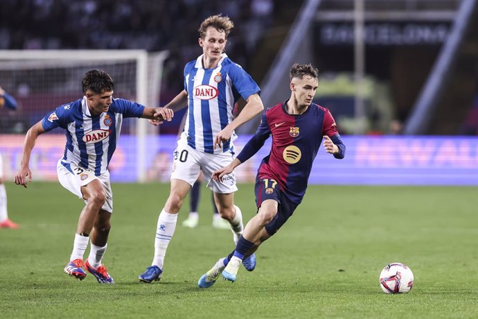 Marc Casado of FC Barcelona and Alex Kral of RCD Espanyol in action during the Spanish league, La Liga EA Sports, football match played between FC Barcelona and RCD Espanyol at Estadio Olimpico de Montjuic Lluis Companys on November 03, 2024 in Barcelona,