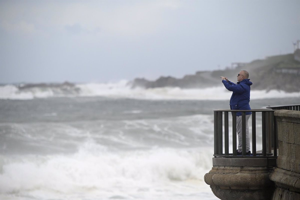 Las lluvias se concentran este fin de semana en el norte y este, y la llegada de un frente traerá frío desde el martes