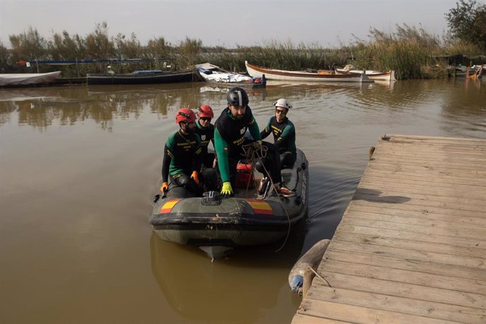 Despliegue de efectivos de la Guardia Civil en búsqueda de desaparecidos en la Albufera