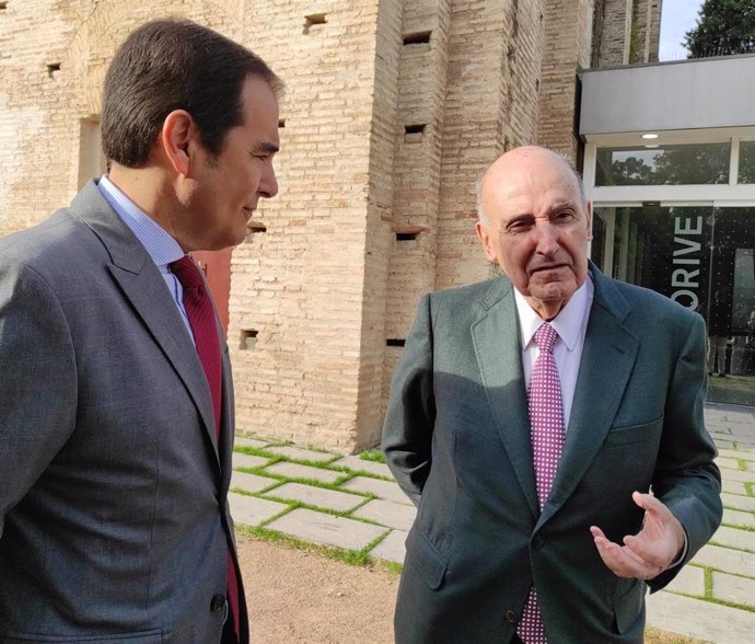 Miquel Roca (dcha.), junto a José Antonio Nieto.