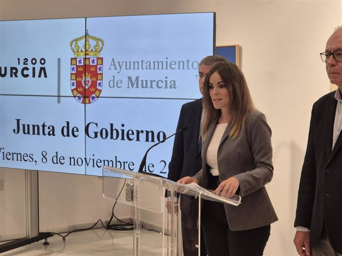 La vicealcaldesa de Murcia y concejala de Fomento y Patrimonio, Rebeca Pérez, en una rueda de prensa tras la reunión de la Junta de Gobierno