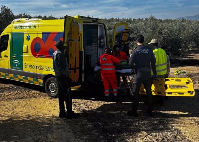 Actuación del 061 en la finca agrícola tras el atropello de una trabajadora