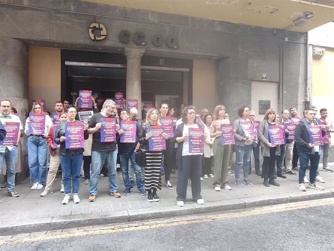 Representantes de CCOO se han concentrado este viernes en Bilbao