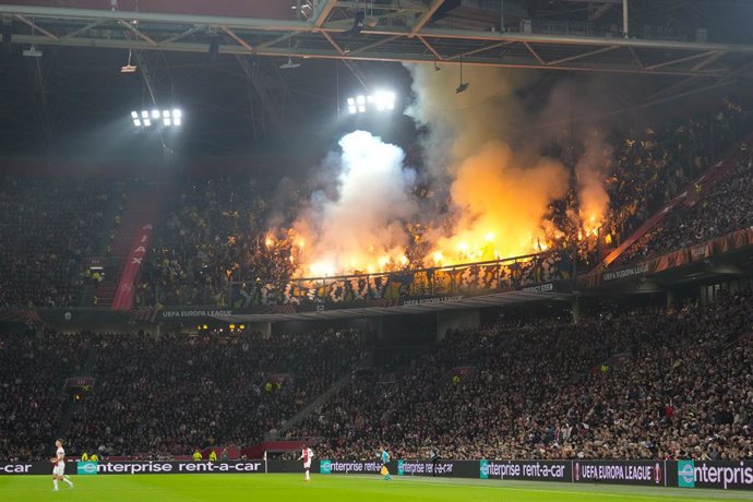 November 7, 2024: AMSTERDAM, 07-11-2024, JohanCruyff Arena , season 2024 / 2025 , UEFA Europa League match between Ajax and Maccabi Tel Aviv FC, fire works Maccabi Tel Aviv supporters