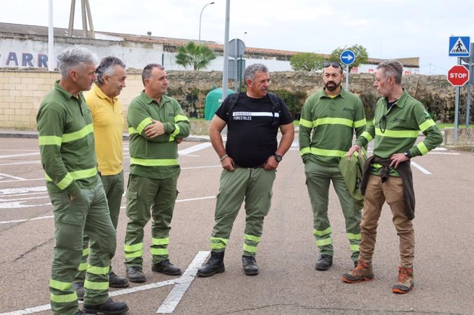 Bomberos del Infoex que viajan a Valencia para colaborar en tareas tras la DANA