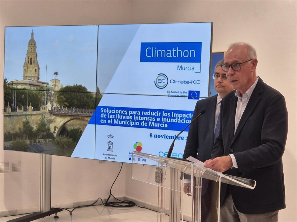 El concejal del Ayuntamiento de Murcia, Antonio Navarro, ofrece declaraciones sobre 'Climathon'