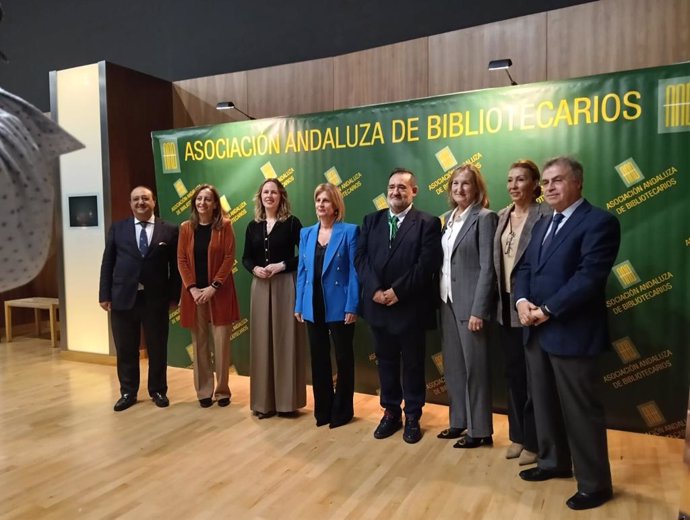 La diputada de Cultura, Vanesa Beltrán, con la alcaldesa de Jerez, María José García-Pelayo, y la delegada de Cultura de la Junta, Tania Barcelona, en las XXII Jornadas Bibliotecarias de Andalucía.