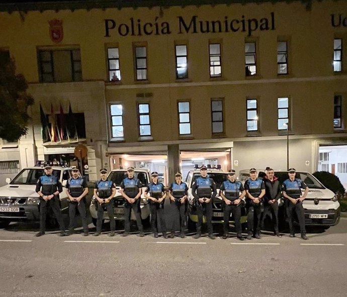 Los agentes que se ha desplazado a Valencia.