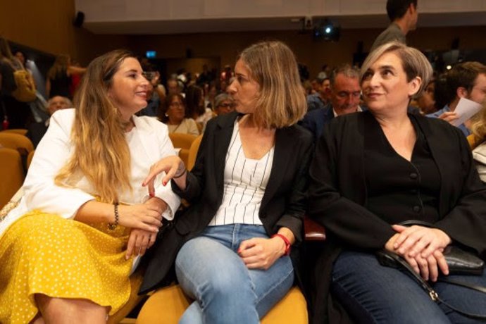 Archivo - La coordinadora de Catalunya En Comú, Candela López, la líder de los comuns en el Parlament, Jéssica Albiach, y la exalcaldesa de Barcelona Ada Colau