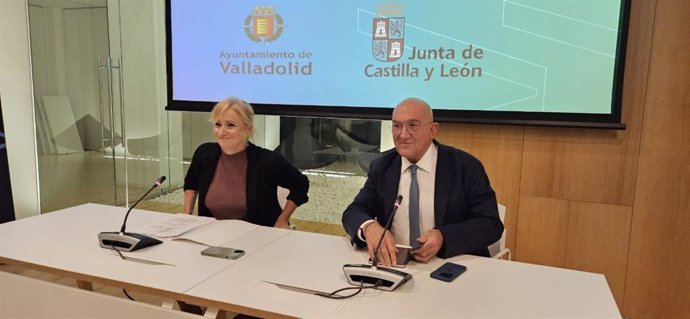 El alcalde de la capital vallisoletana, Jesús Julio Carnero, en un acto en el que ha estado acompañado por la consejera de Industria, Comercio y Empleo, Leticia García, en la presentación del Laboratorio Tecnológico de Contenidos Digitales