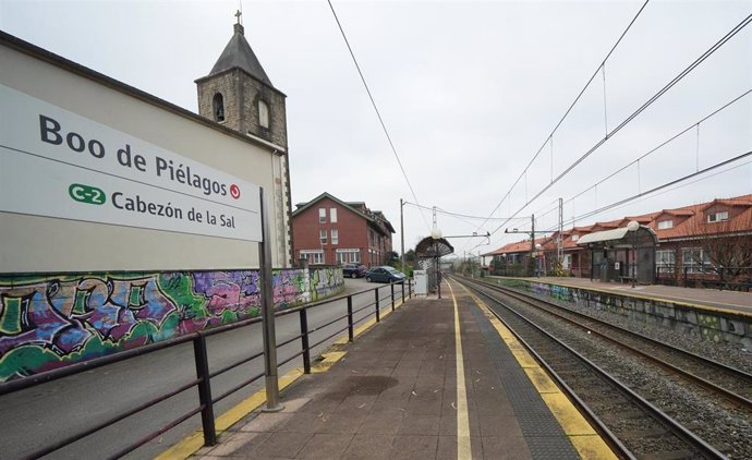 Archivo - La estación de tren de Boo de Piélagos, donde ocurrieron los hechos