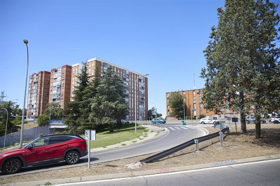Archivo - Varios coches circulan en la A-5, a 6 de septiembre de 2024, en Madrid (España). El delegado de Urbanismo, Medio Ambiente y Movilidad, Borja Carabante, confirmó que el Paseo Verde del Suroeste, en el marco de la primera fase del soterramiento 