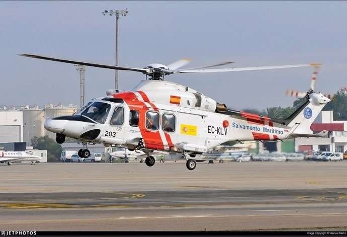 Helicóptero de Salvamento Marítimo que participa en tareas de rescate tras la DANA