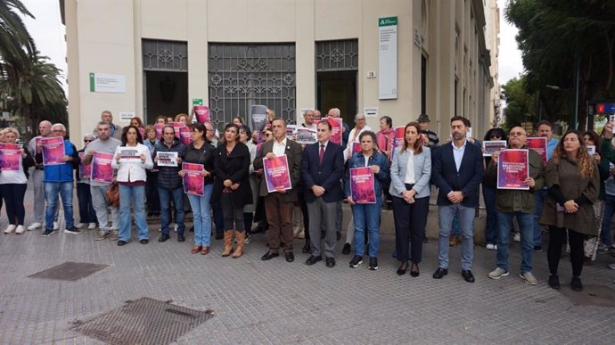 La Confederación de Empresarios de Málaga (CEM) y los sindicatos CCOO y UGT en Málaga ha compartido este viernes un acto público de solidaridad en recuerdo de las víctimas de la DANA y en señal de apoyo a los afectados que han sufrido esta catástrofe.