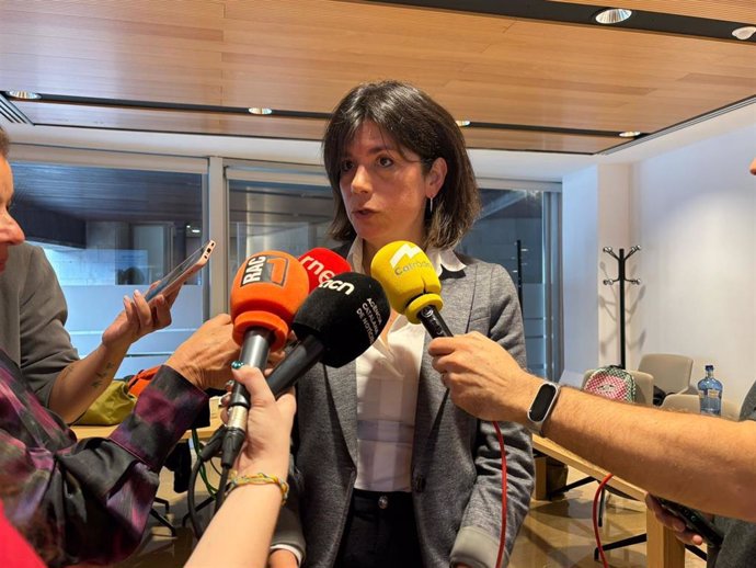 La Comisionada de Convivencia del Ayuntamiento de Barcelona, Montserrat Surroca, en una atención a los medios.