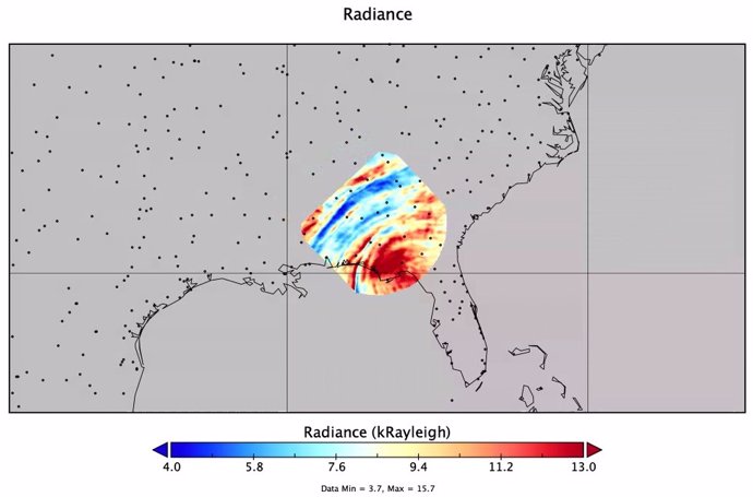 Mientras la Estación Espacial Internacional volaba sobre el sureste de los Estados Unidos el 26 de septiembre de 2024, AWE observó ondas de gravedad atmosférica generadas por el huracán Helene cuando la tormenta azotó la costa del golfo de Florida.