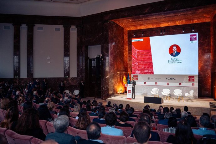 El presidente de la Comisión Nacional del Mercado de Valores (CNMV), Rodrigo Buenaventura, interviene durante el acto de la CNMV para celebrar su 35 aniversario, en CSIC, a 8 de noviembre de 2024, en Madrid (España).
