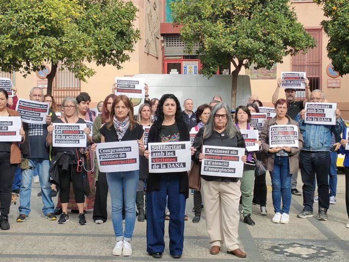 CCOO PV se concentra en las puertas de sus sedes, ayuntamientos, centros de trabajo y centros educativos y universitarios en recuerdo de las víctimas de la DANA y para expresar su condolencia