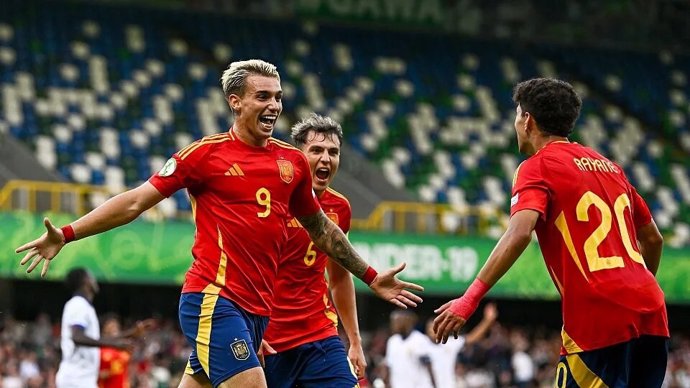 El delantero Iker Bravo, con la selección española Sub-19.