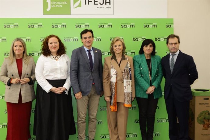 Autoridades en el XI Congreso de la Sociedad Andaluza de Oncología Médica.