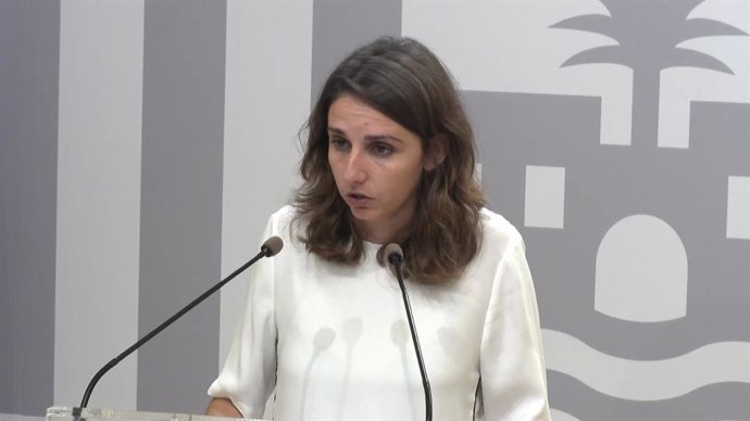 La regidora de Unidas Podemos en el Ayuntamiento de Palma, Lucía Muñoz, en rueda de prensa