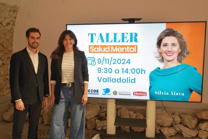 El concejal Rodrigo Nieto junto a la presidenta de la Fundación Bertín Osborne, Fabiola Martínez.