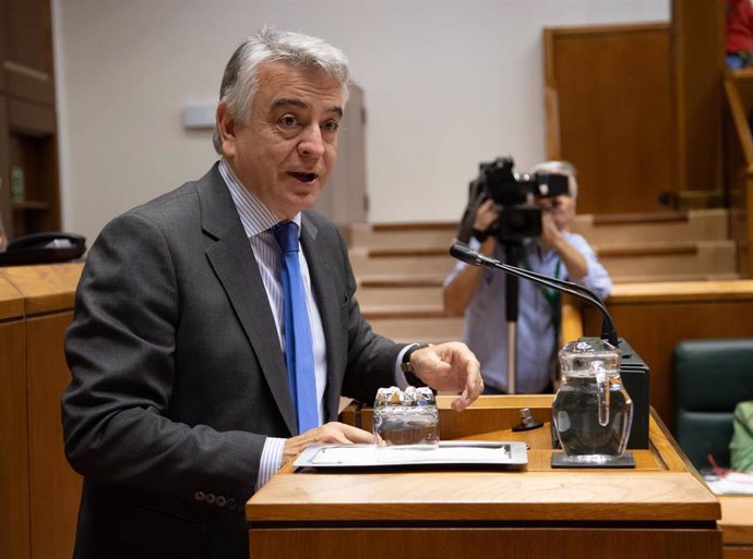 El presidente del PP vasco, Javier de Andrés, en el Parlamento