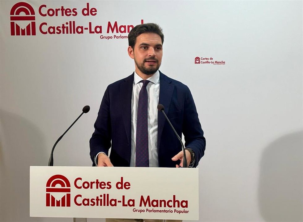 El diputado del PP Santiago Serrano
