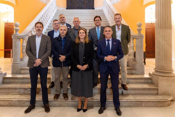 La delegación de Turismo y Cultura ha mantenido tras una reunión con los principales agentes del sector turístico sevillano.