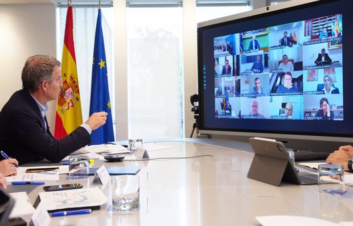 El líder del PP, Alberto Núñez Feijóo, reunix els seus 'barons' territorials per videoconferència per a parlar sobre la DANA.