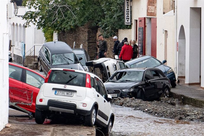 Coches arrastrados por la riera en Cadaqués, a 8 de noviembre de 2024, en Cadaqués, Girona, Catalunya 